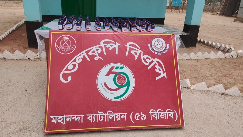 চাঁপাইনবাবগঞ্জ সীমান্তে বিজিবি’র হাতে ১৮৬ বোতল ভারতীয় নেশার সিরাপ জব্দ